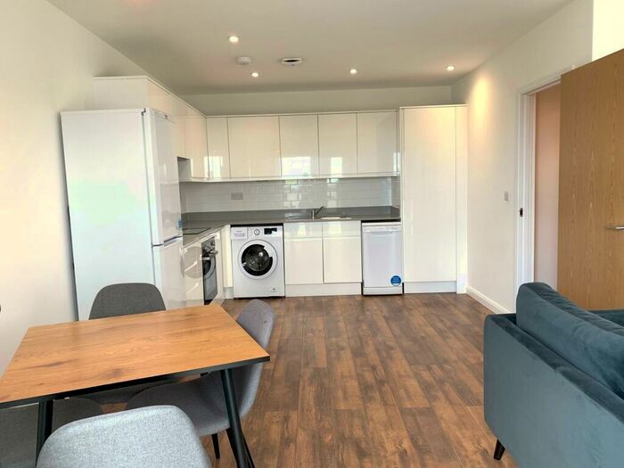 1 Bedroom Apartment To Rent In Lyons Way, Slough, SL2