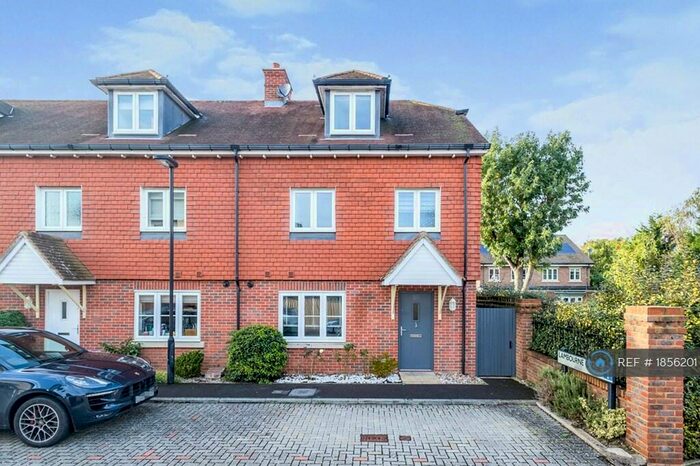 4 Bedroom End Of Terrace House To Rent In Raynham Close, Guildford, GU4