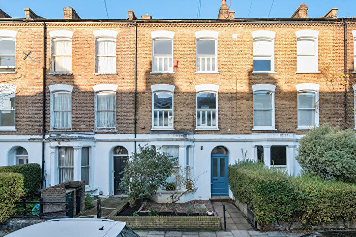 2 Bedroom Flat For Sale In Cheverton Road, London, N19