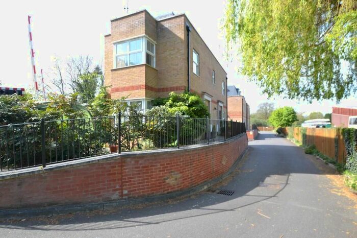 1 Bedroom Maisonette To Rent In Summer Crossing, Thames Ditton, KT7