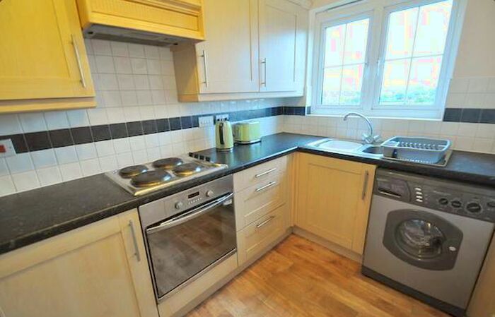 2 Bedroom Apartment To Rent In Chandlers Court, Victoria Dock, HU9