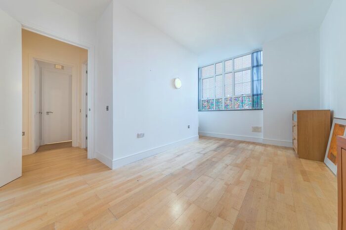 2 Bedroom Flat To Rent In South City Court, Peckham Grove, Peckham, London, SE15