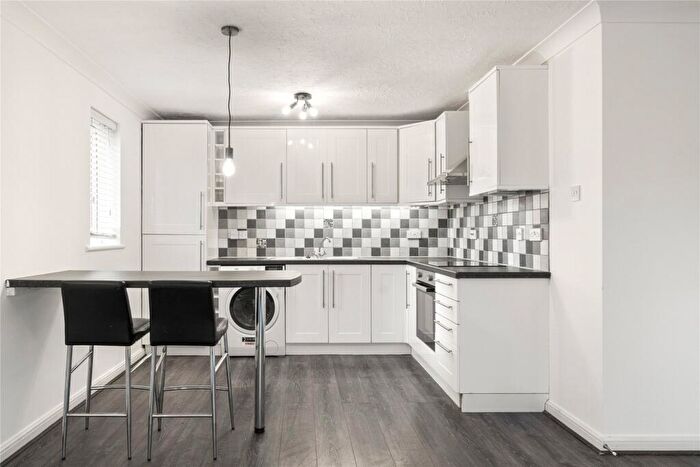 2 Bedroom Flat To Rent In Cobham Gate, Freelands Road, Cobham, Surrey, KT11