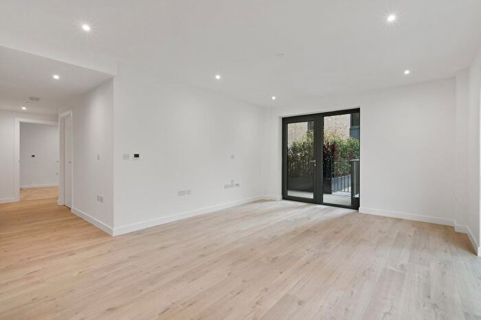 1 Bedroom Flat To Rent In Hawker House, Woodberry Down, London, N4