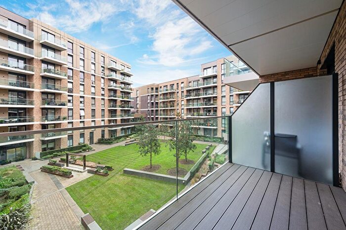 2 Bedroom Apartment To Rent In Queenshurst Square, Kingston Upon Thames, KT2