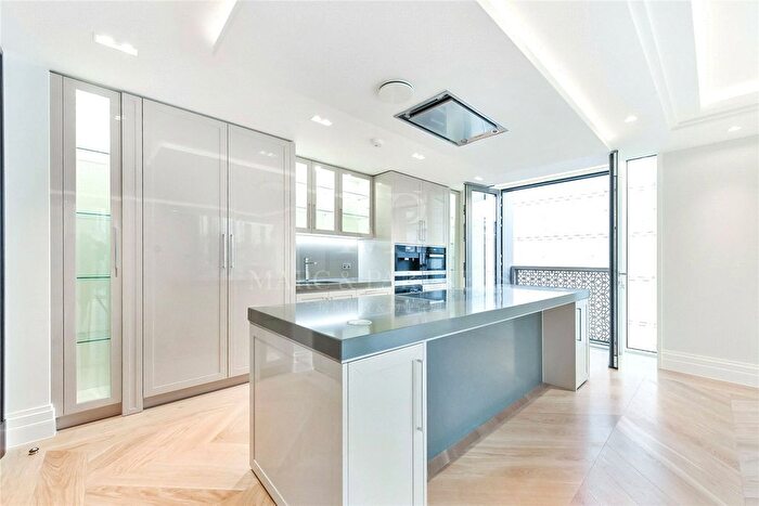 3 Bedroom Flat To Rent In The Strand, Westminster, London, WC2R