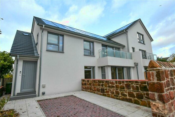 2 Bedroom Flat To Rent In Birkett Road, West Kirby, Wirral, CH48