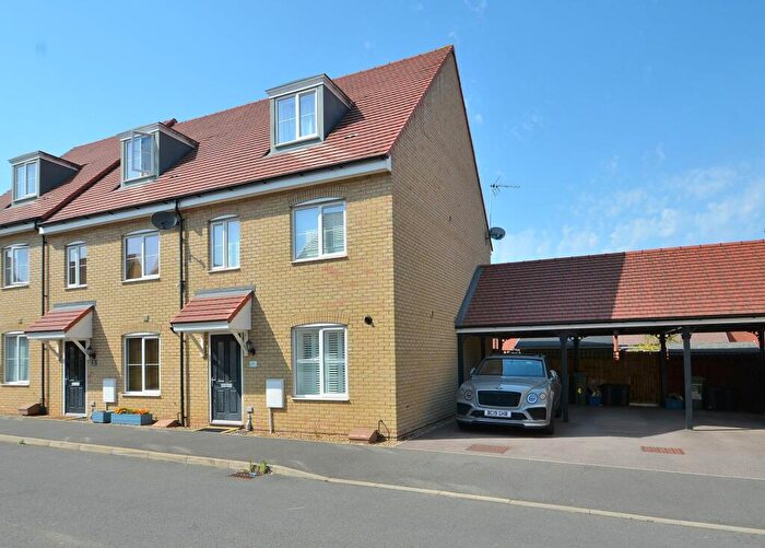 3 Bedroom End Of Terrace House To Rent In Barbados Row, Bletchley, MK3