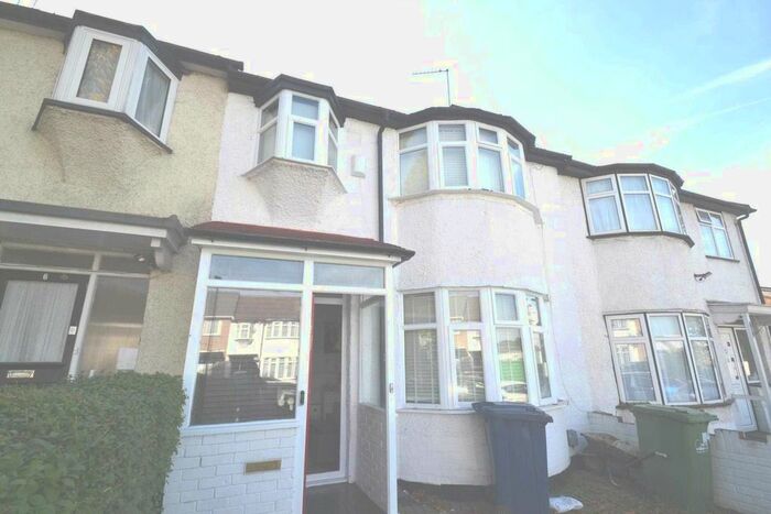 3 Bedroom Semi-Detached House To Rent In Sarsfield Road, Greenford, UB6