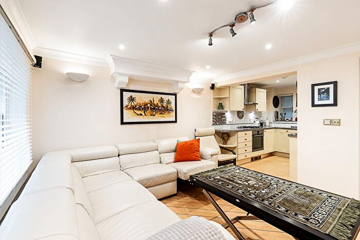 3 Bedroom Town House To Rent In Gillingham Street, London, SW1V