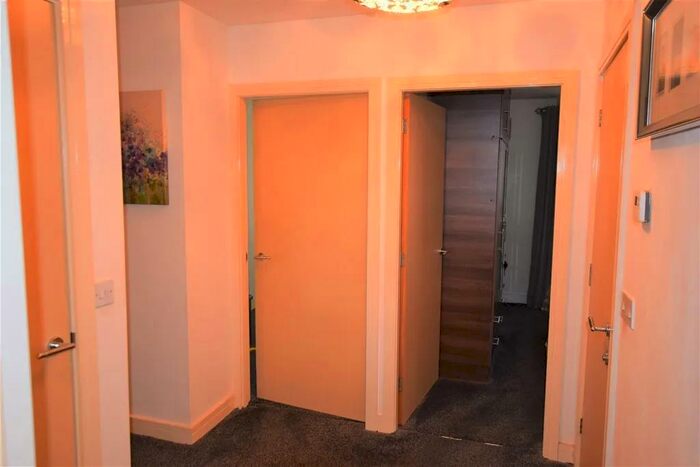 2 Bedroom Apartment For Sale In Waverley Street, Oldham, Greater Manchester, OL1
