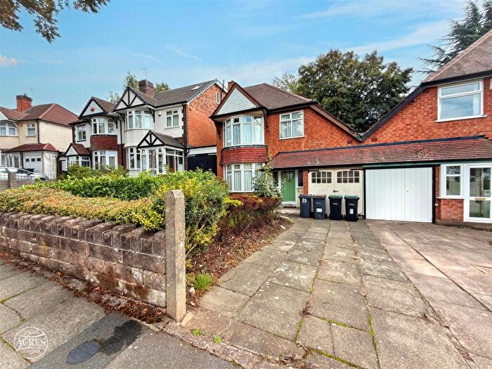 3 Bedroom Link Detached House For Sale In Warren Hill Road, Great Barr, Birmingham, B44