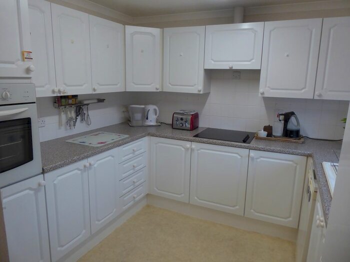 2 Bedroom Mobile/park Home For Sale In Mill Farm Park, Pagham, Bognor Regis, West Sussex, PO21