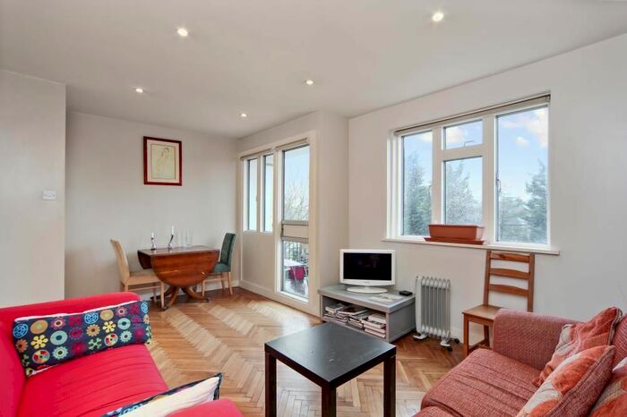 2 Bedroom Flat To Rent In Bennett Street, London, W4