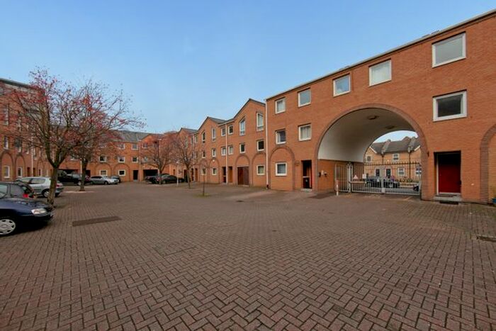 5 Bedroom Town House To Rent In Cyclops Mews, Docklands, E14
