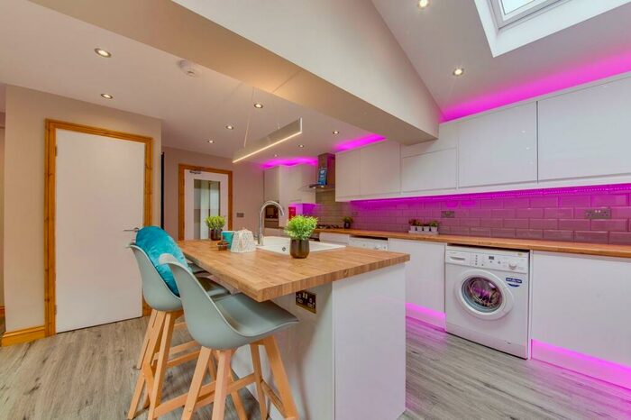 6 Bedroom End Of Terrace House To Rent In Forsythia Gardens, Lenton, NG7