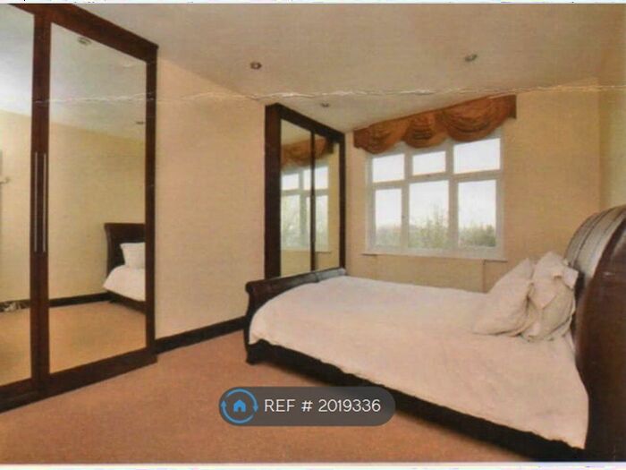 2 Bedroom Flat To Rent In Green Lane, London, SW16