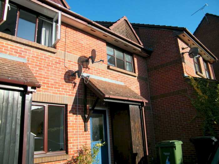 2 Bedroom House To Rent In Pheasant Walk, Littlemore, OX4