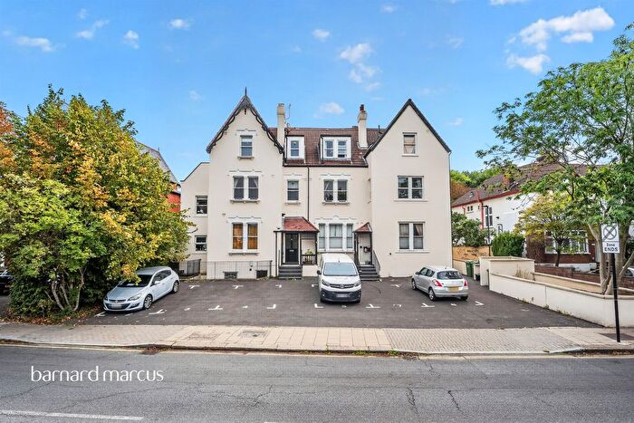 2 Bedroom Flat For Sale In Valley Road, London, SW16