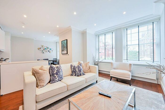 3 Bedroom Flat To Rent In Hamlet Gardens, Ravenscourt Park, London, W6