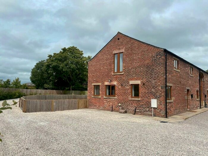 4 Bedroom Semi-Detached House To Rent In Cocker Bar Road, PR26