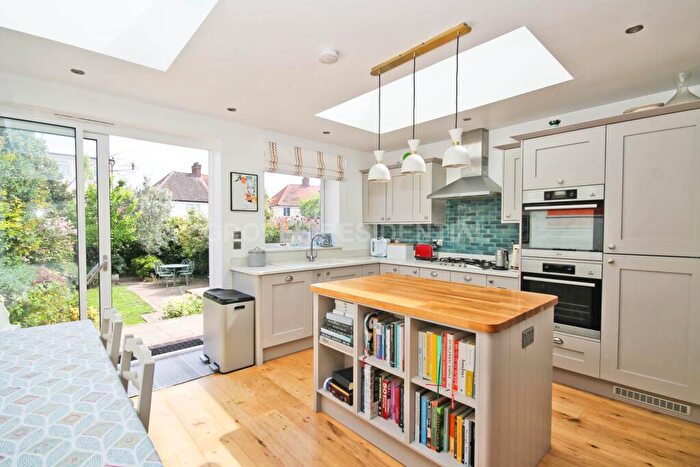 3 Bedroom Semi-Detached House To Rent In Groveland Way, New Malden, KT3