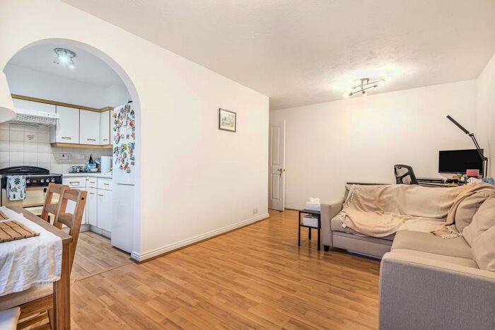 1 Bedroom Flat To Rent In Heathcote Road, Richmond, TW1