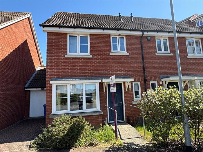 3 Bedroom Semi-Detached House For Sale In Meridian Rise, Ipswich, IP4