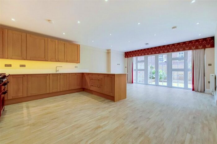 4 Bedroom Terraced House To Rent In Abbotsbury Road, Holland Park, London, W14