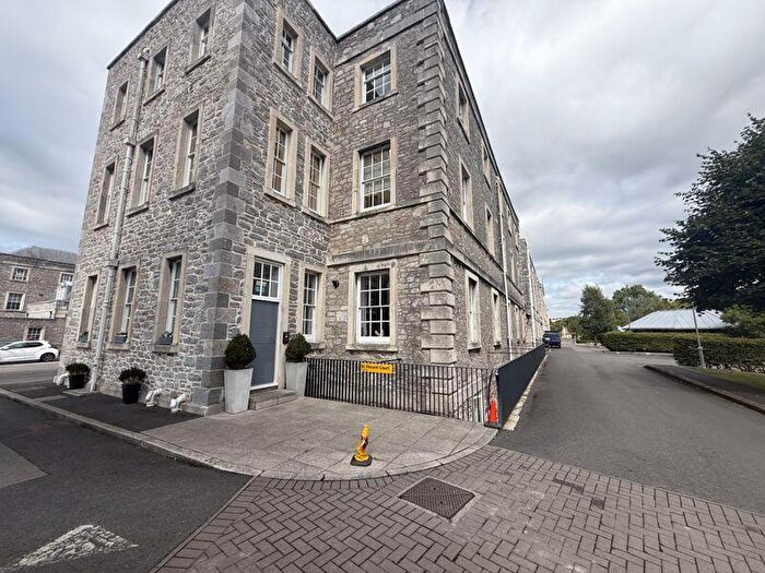 1 Bedroom Apartment For Sale In Craigie Drive, Plymouth Gated Community One Bedroom Apartment, PL1