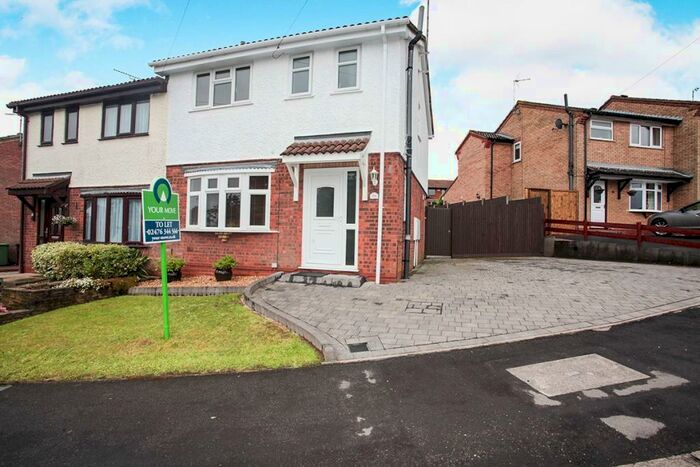 3 Bedroom Semi-Detached House To Rent In Frensham Drive, Nuneaton, Warwickshire, CV10