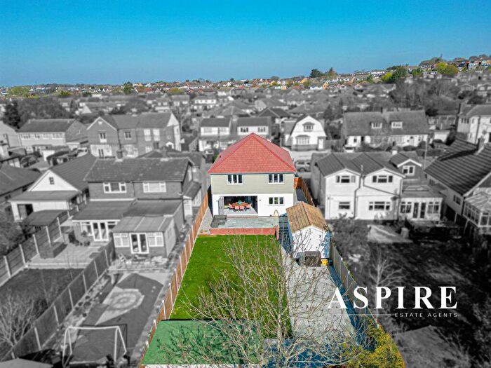 4 Bedroom Detached House For Sale In Video Showcase Inside - Thundersley Park Road, Benfleet, SS7