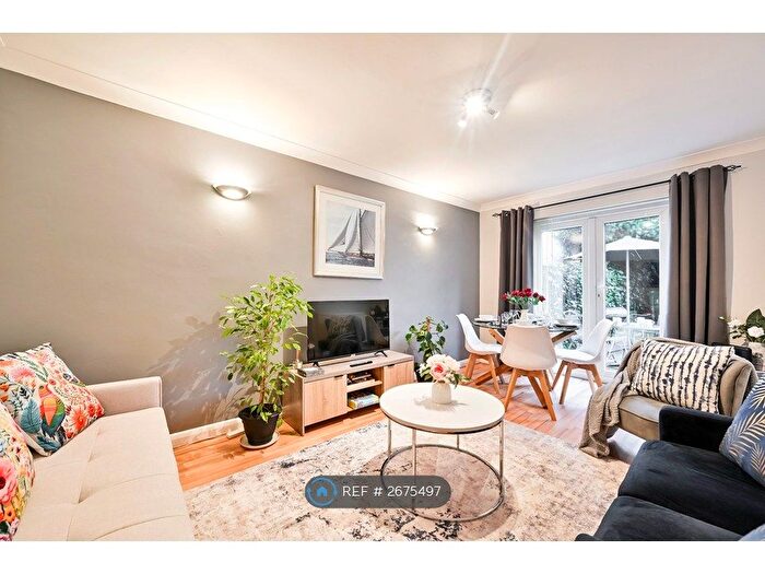 2 Bedroom Maisonette To Rent In Royston Road, West Byfleet, KT14