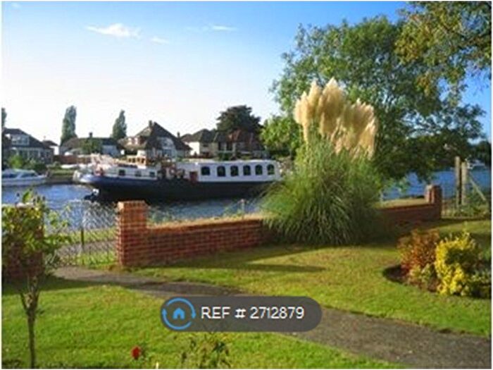 1 Bedroom Flat To Rent In Thames Side, Staines-Upon-Thames, TW18