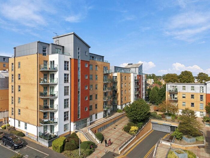 1 Bedroom Apartment For Sale In Lyndon House, Queen Mary Avenue, South Woodford, Redbridge, London, E18