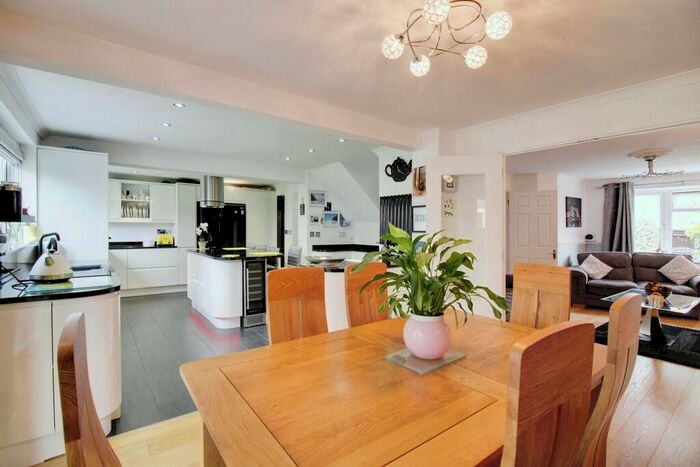 4 Bedroom Detached House For Sale In Clary Road, Swindon, SN2
