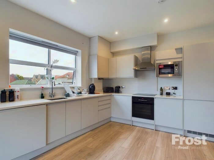 2 Bedroom Flat To Rent In South Street, South Street, Staines-Upon-Thames, Surrey, TW18