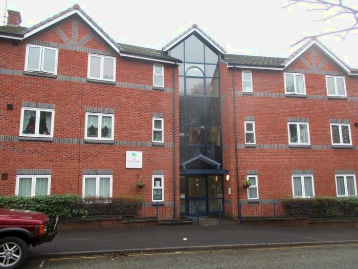 2 Bedroom Ground Flat To Rent In Churchgate, Stockport, Greater Manchester, SK1