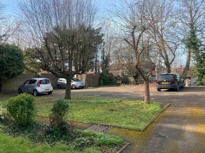 1 Bedroom Flat For Sale In Mayfield Road, Sanderstead, CR2