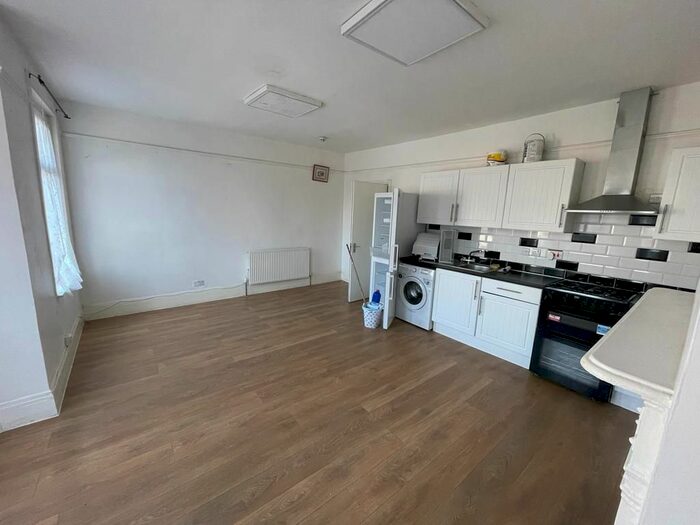 2 Bedroom Flat To Rent In Melfort Avenue, London CR7