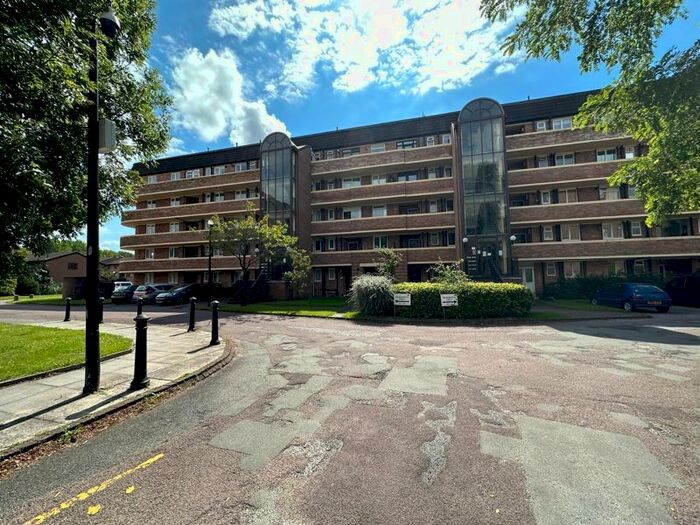 2 Bedroom Flat To Rent In Minster Court, Edge Hill, Liverpool, L7