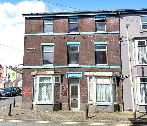 15 Bedroom End Terrace House For Sale In York Street, Blackpool, FY1