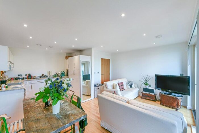 1 Bedroom Flat To Rent In Appold Court, Godfrey Place, E2