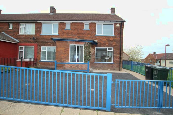 Semi-Detached House To Rent In Broadstone Way, Bradford, BD4