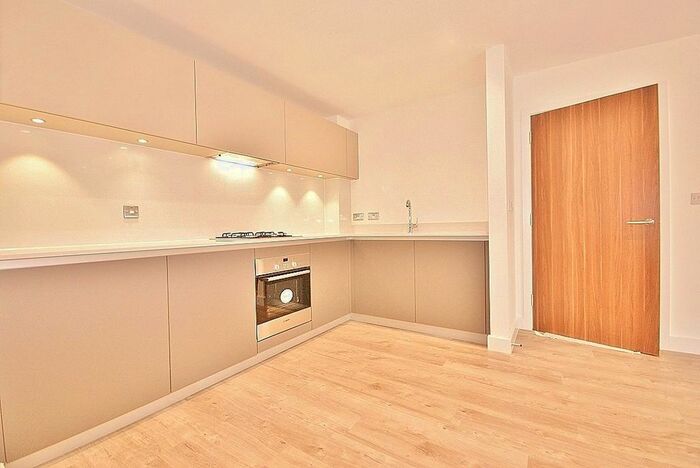 1 Bedroom Flat To Rent In Clapham Road, London, SW9