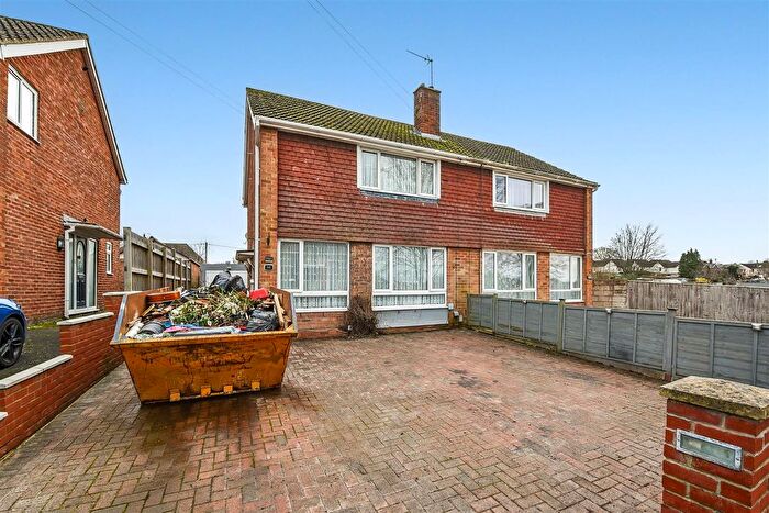 3 Bedroom Semi Detached House For Sale In Seville Crescent, Andover, SP10