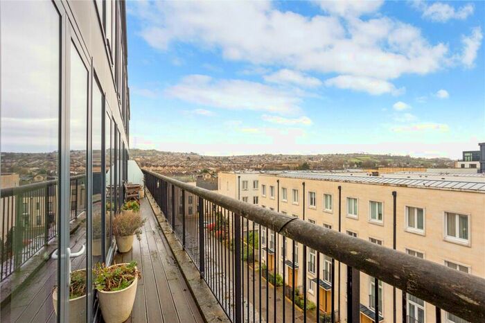 2 Bedroom Flat For Sale In Longmead Terrace, Bath, BA2