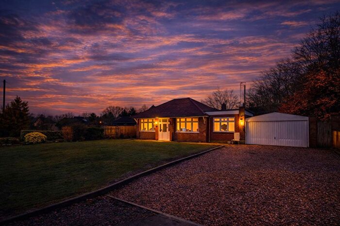 3 Bedroom Detached Bungalow For Sale In Park Lane, Snitterfield, CV37