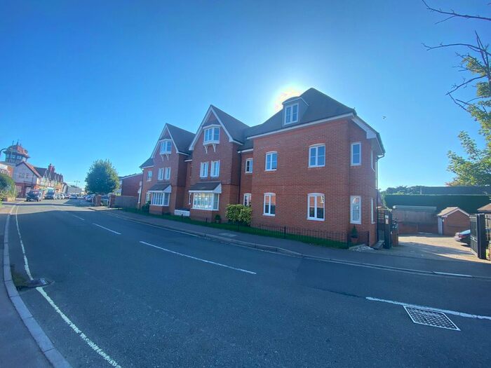2 Bedroom Flat To Rent In Shore Road, Warsash, Southampton, SO31