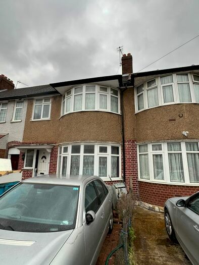 1 Bedroom Flat To Rent In North Drive, Hounslow, TW3